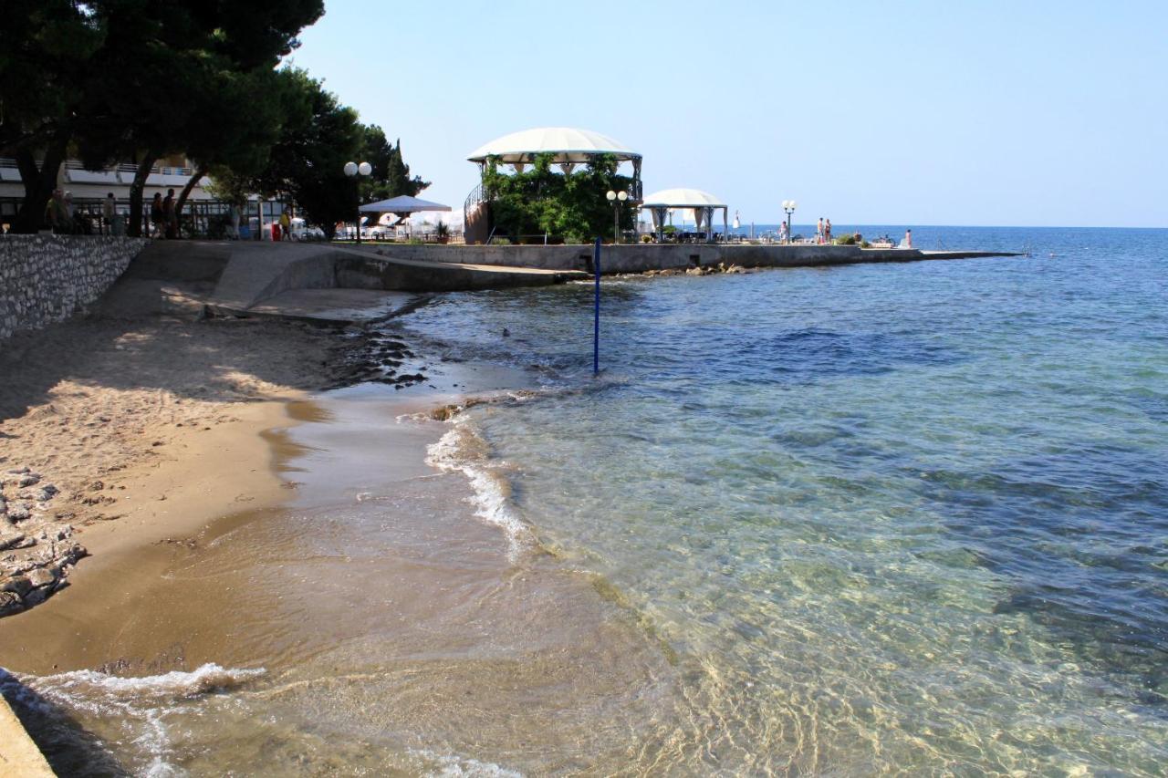 Apartments With A Parking Space Umag - 7110 Экстерьер фото