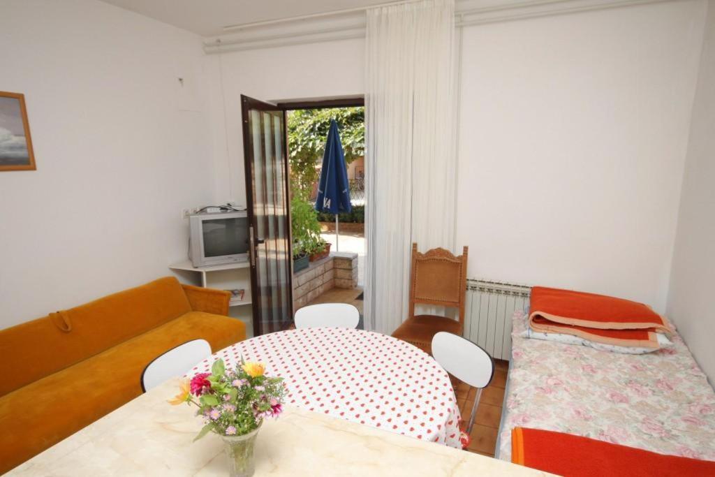 Apartments With A Parking Space Umag - 7110 Экстерьер фото